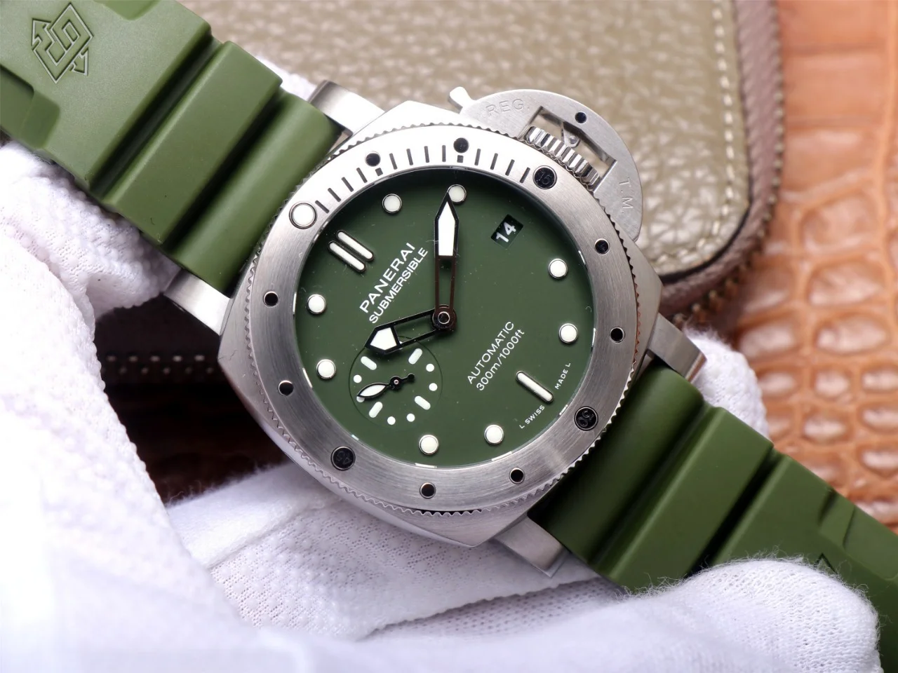 Watch gallery thumbnail 3