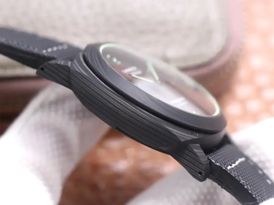 Watch gallery thumbnail 4