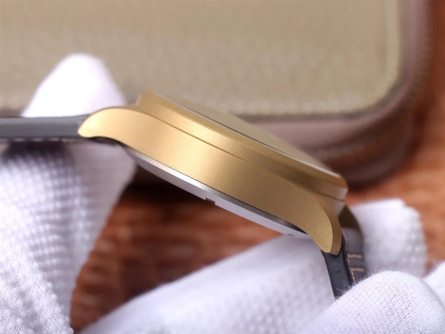 Watch gallery thumbnail 4