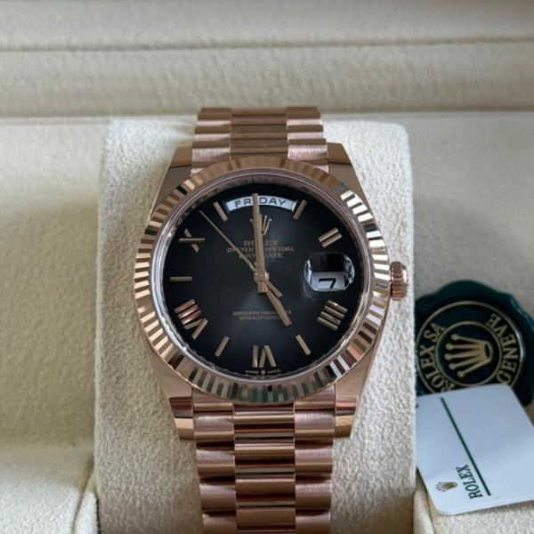Watch gallery thumbnail 2