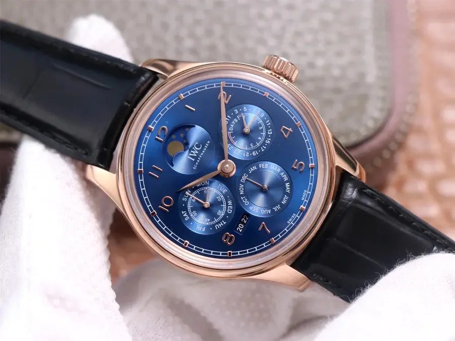 Watch gallery thumbnail 2