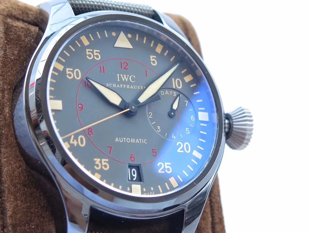 Watch gallery thumbnail 2
