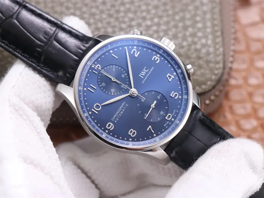 Watch gallery thumbnail 2