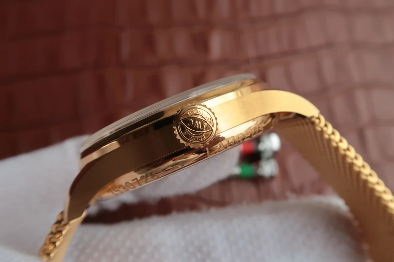 Watch gallery thumbnail 4