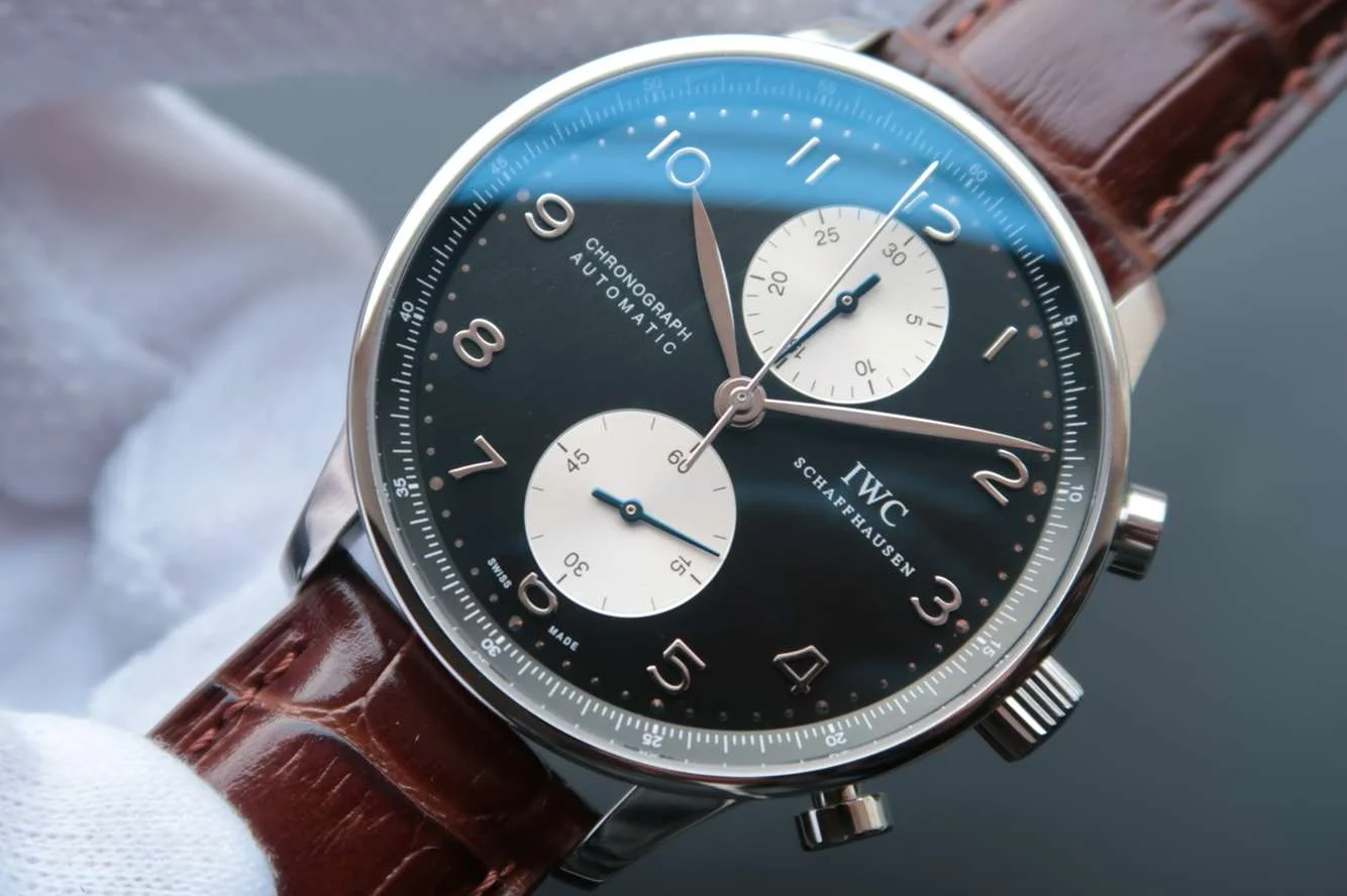 Watch gallery thumbnail 2