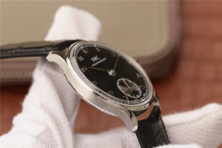 Watch gallery thumbnail 4