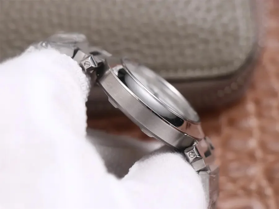 Watch gallery thumbnail 5