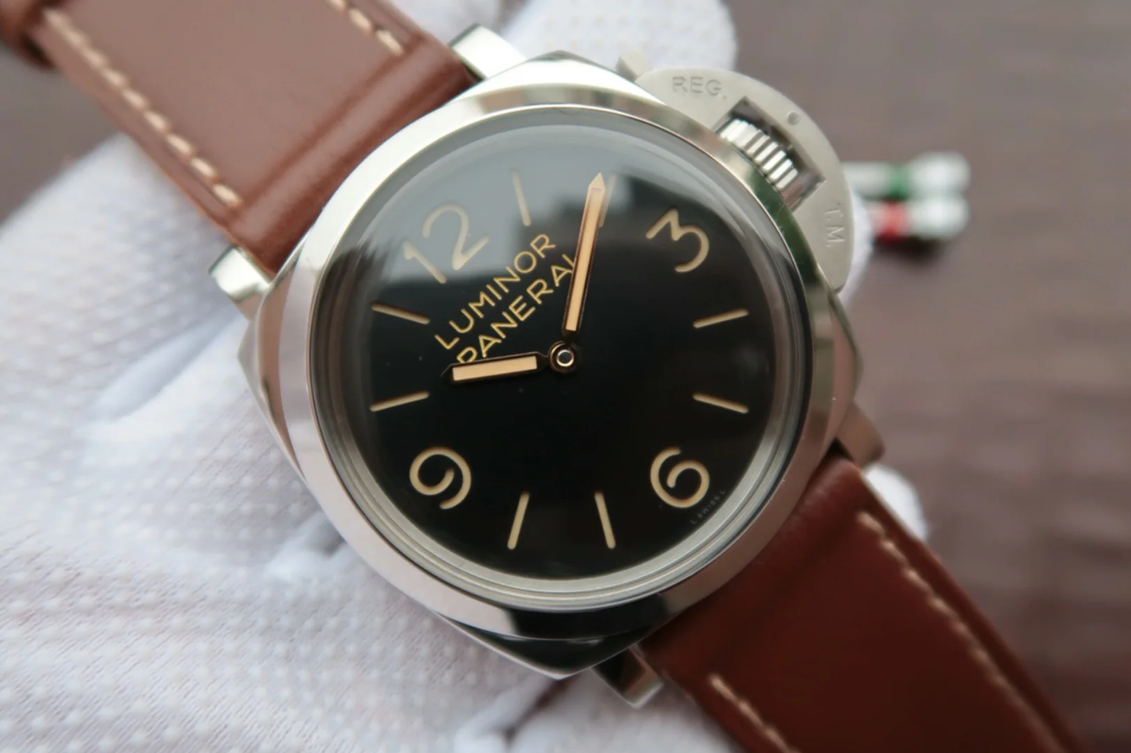 Watch gallery thumbnail 2