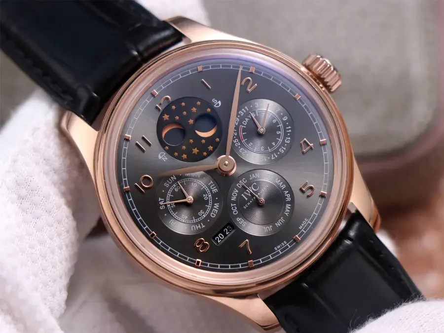 Watch gallery thumbnail 2