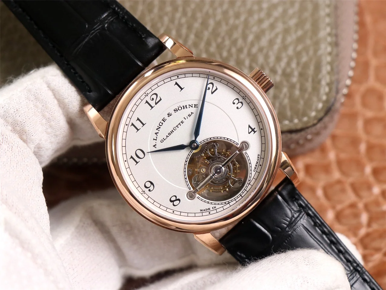Watch gallery thumbnail 3