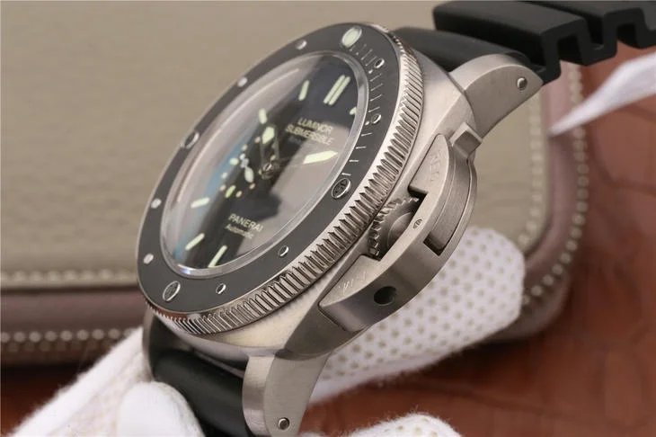 Watch gallery thumbnail 3