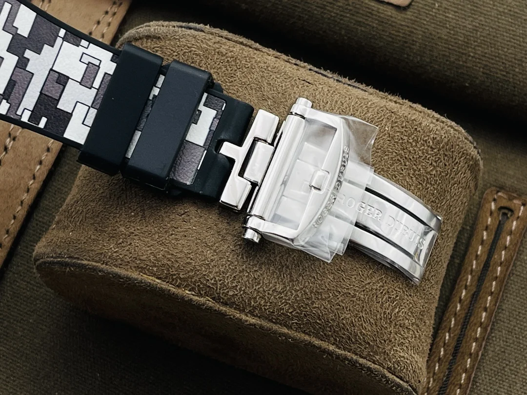 Watch gallery thumbnail 5