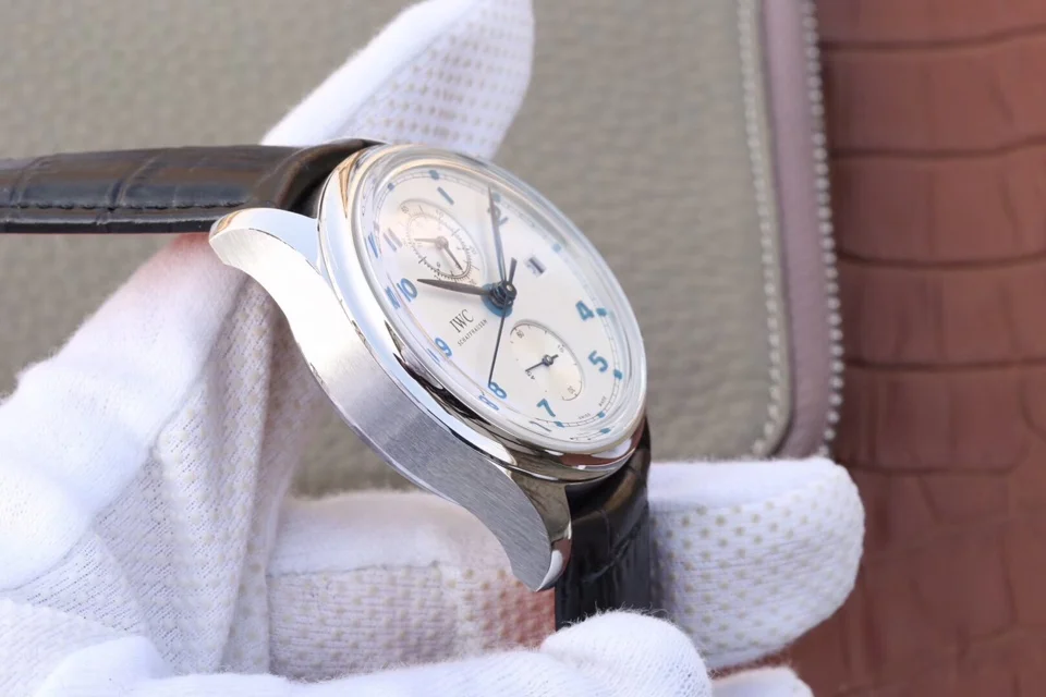 Watch gallery thumbnail 5