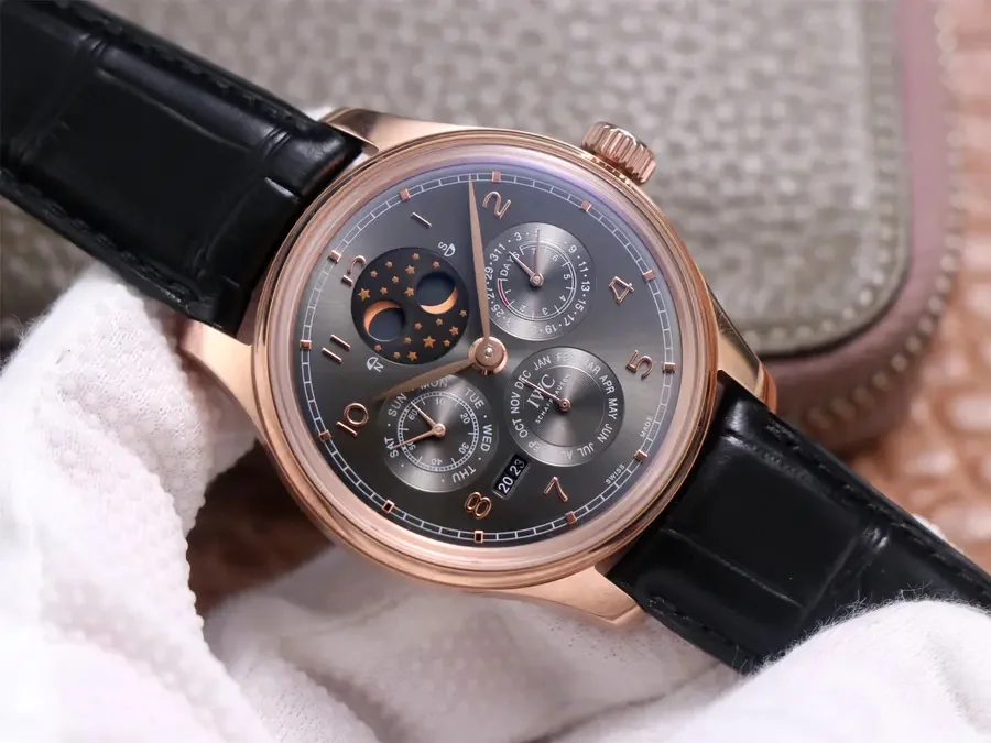 Watch gallery thumbnail 3