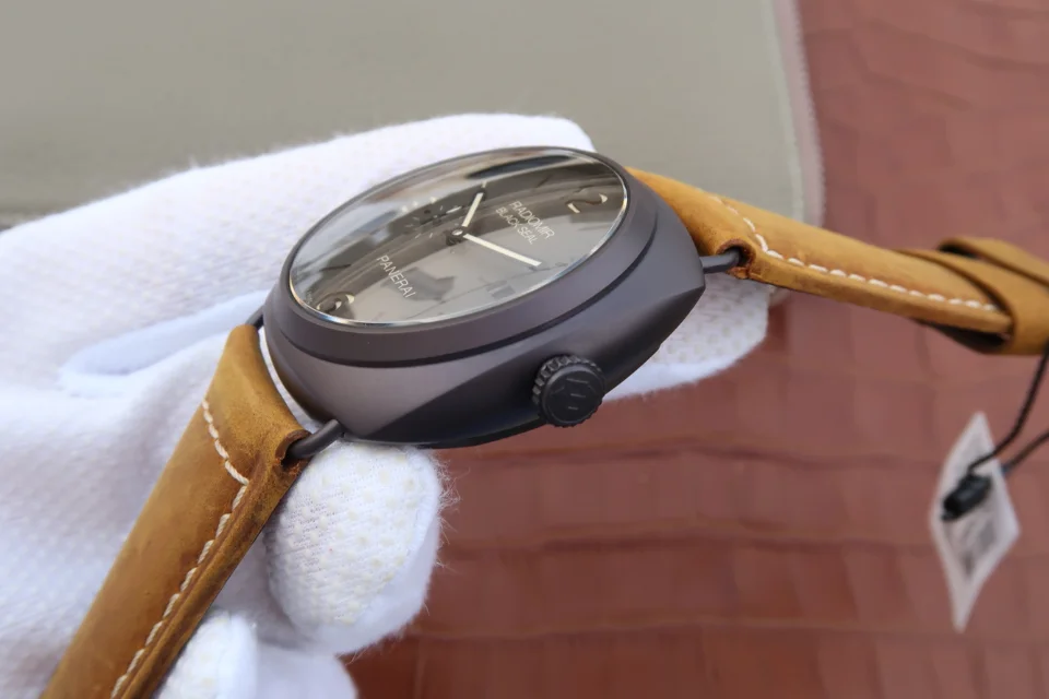 Watch gallery thumbnail 2