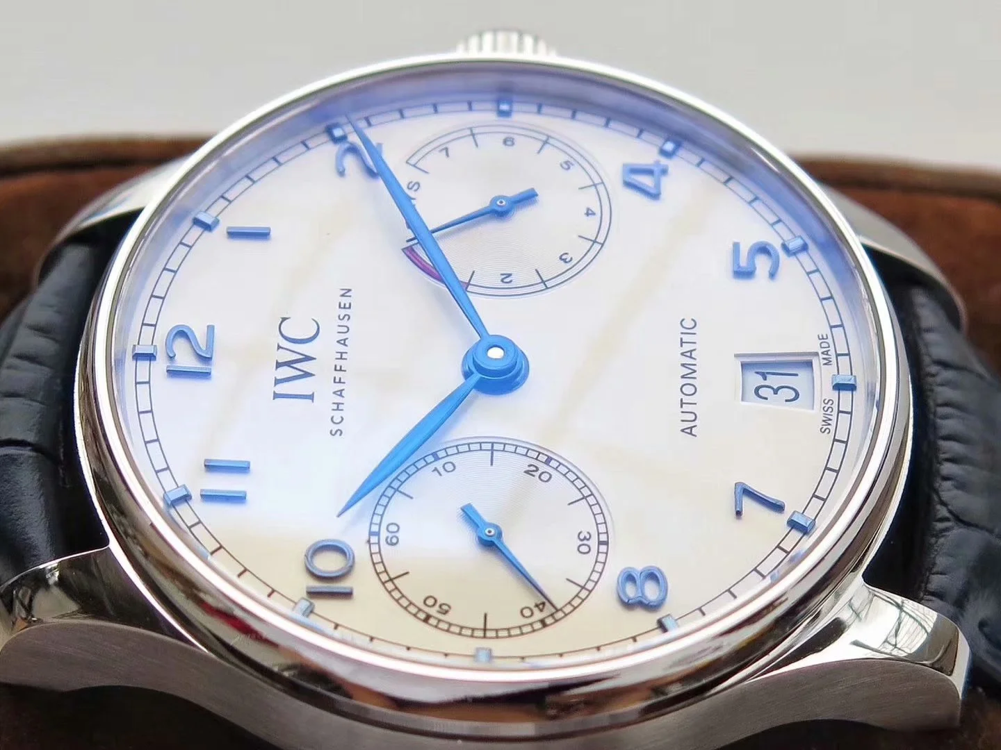 Watch gallery thumbnail 3