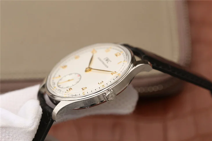 Watch gallery thumbnail 4