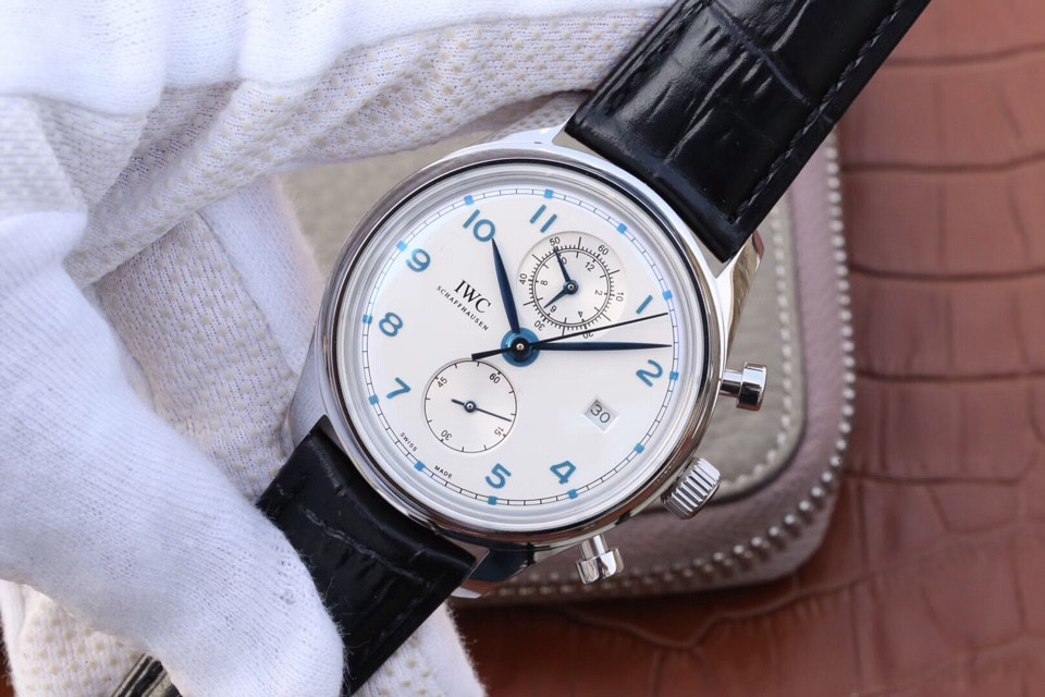 Watch gallery thumbnail 2
