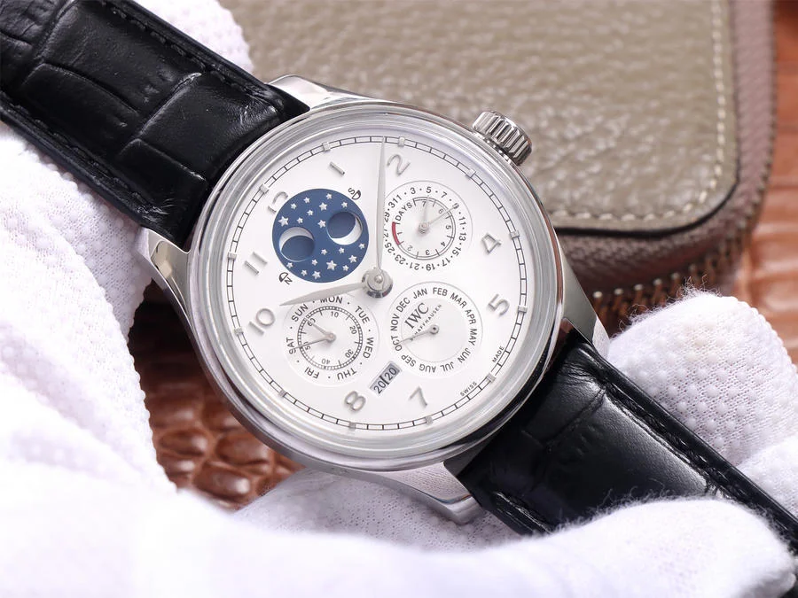 Watch gallery thumbnail 3