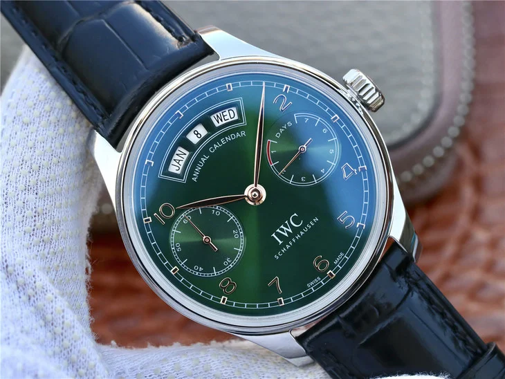 Watch gallery thumbnail 2