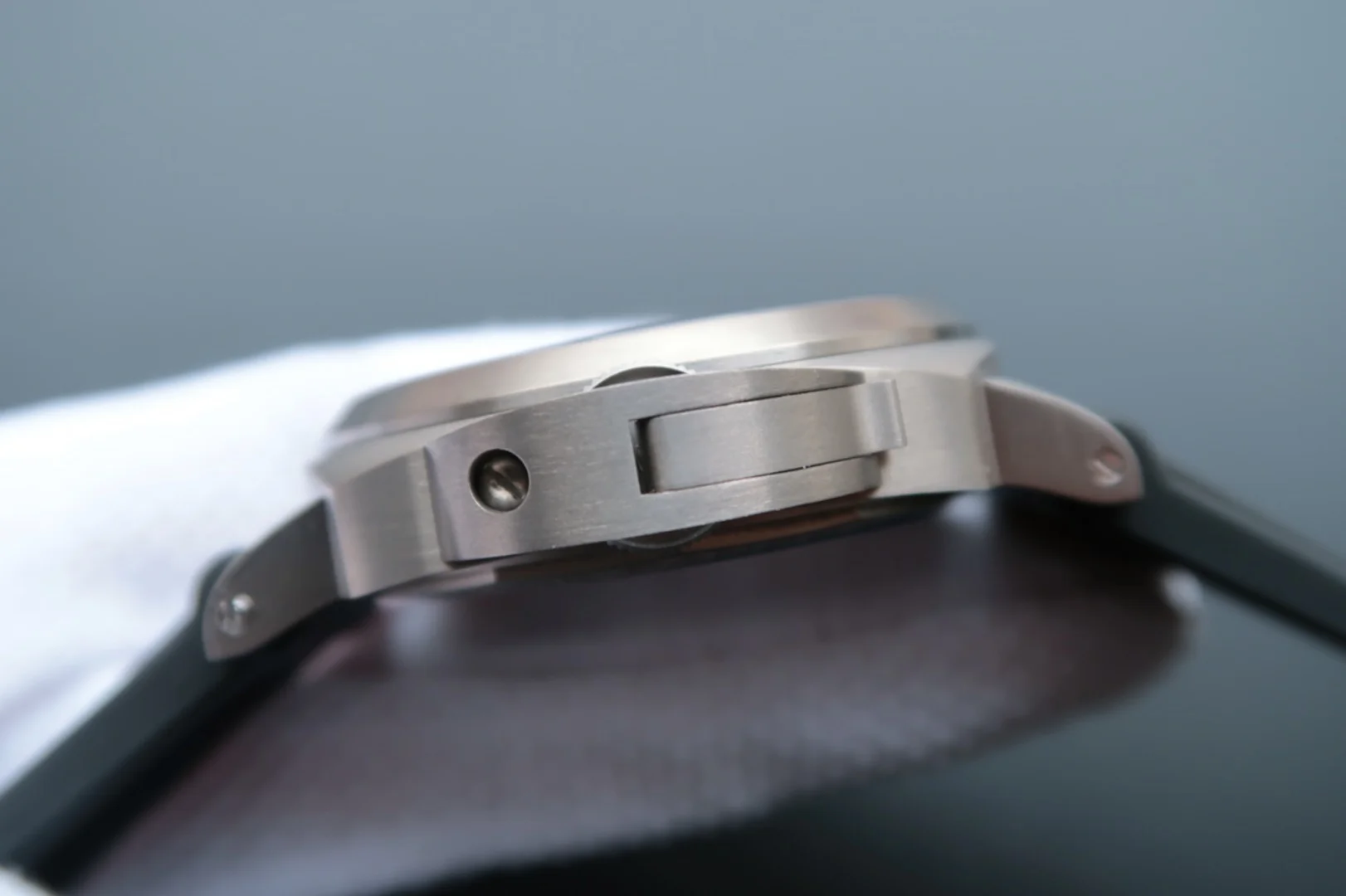 Watch gallery thumbnail 4