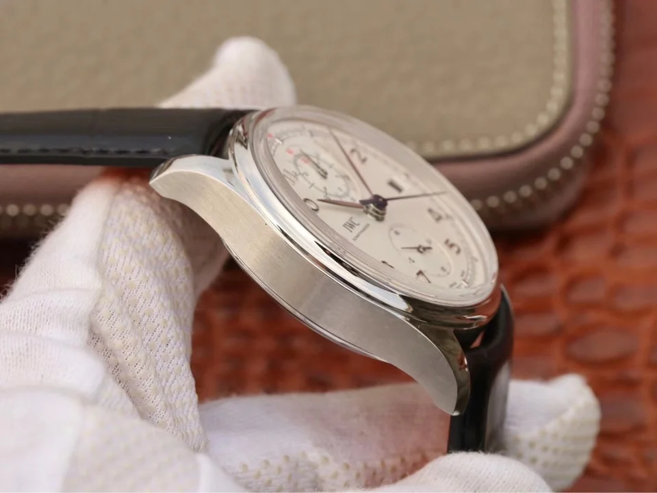 Watch gallery thumbnail 4