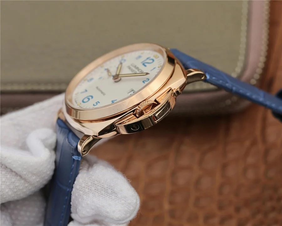 Watch gallery thumbnail 4