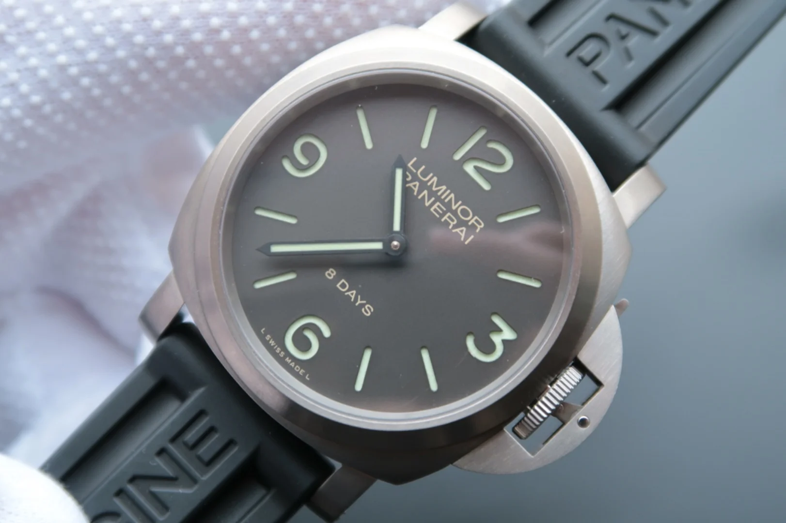 Watch gallery thumbnail 2