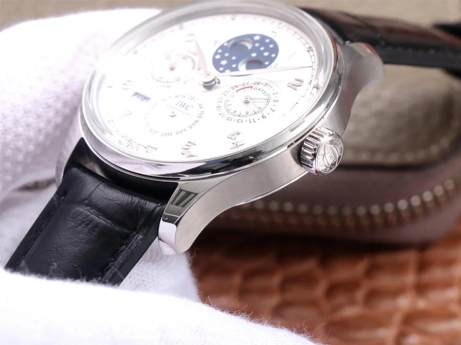 Watch gallery thumbnail 5