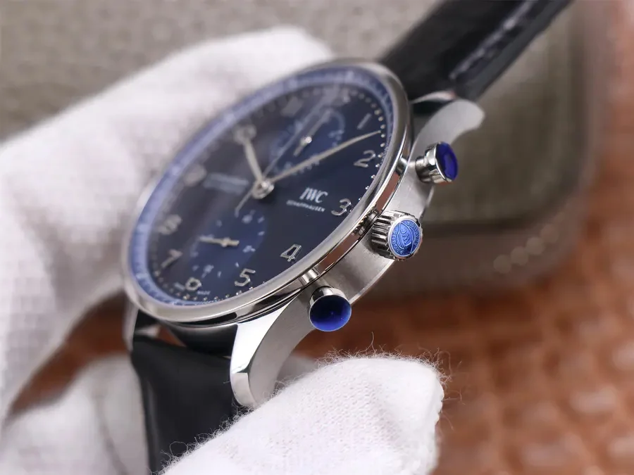 Watch gallery thumbnail 3