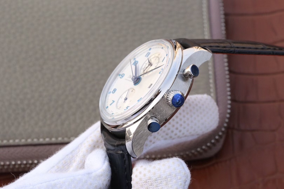Watch gallery thumbnail 5
