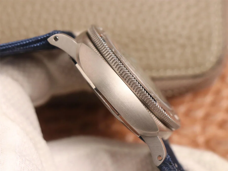 Watch gallery thumbnail 4