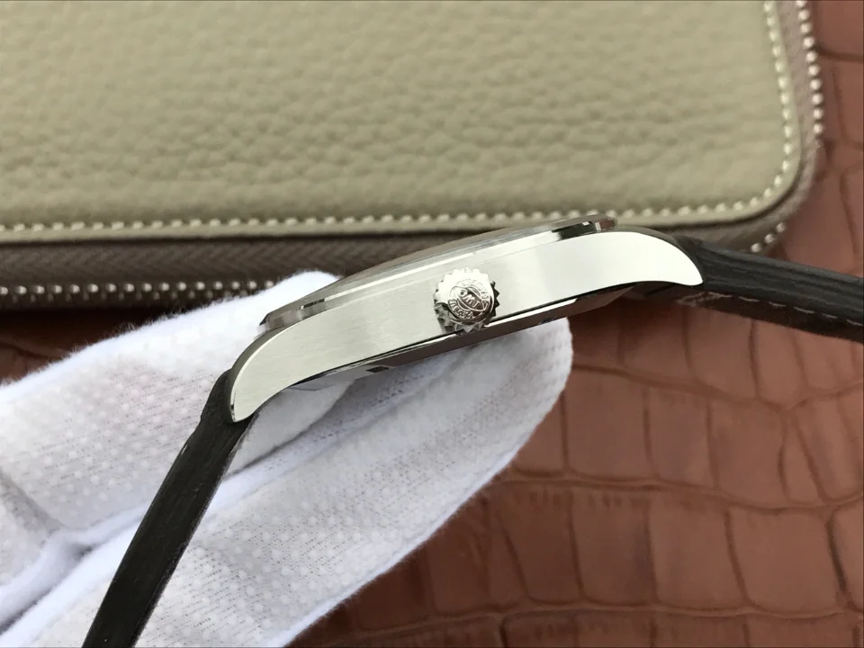 Watch gallery thumbnail 4