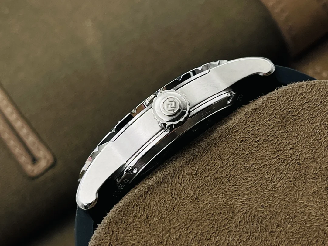 Watch gallery thumbnail 2