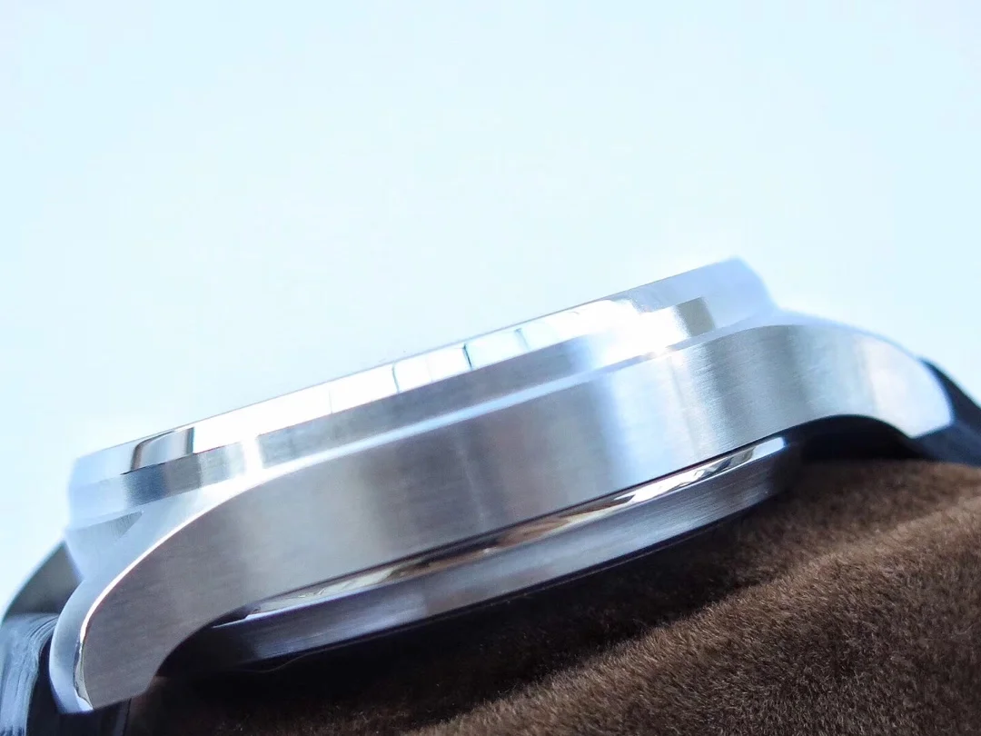 Watch gallery thumbnail 3