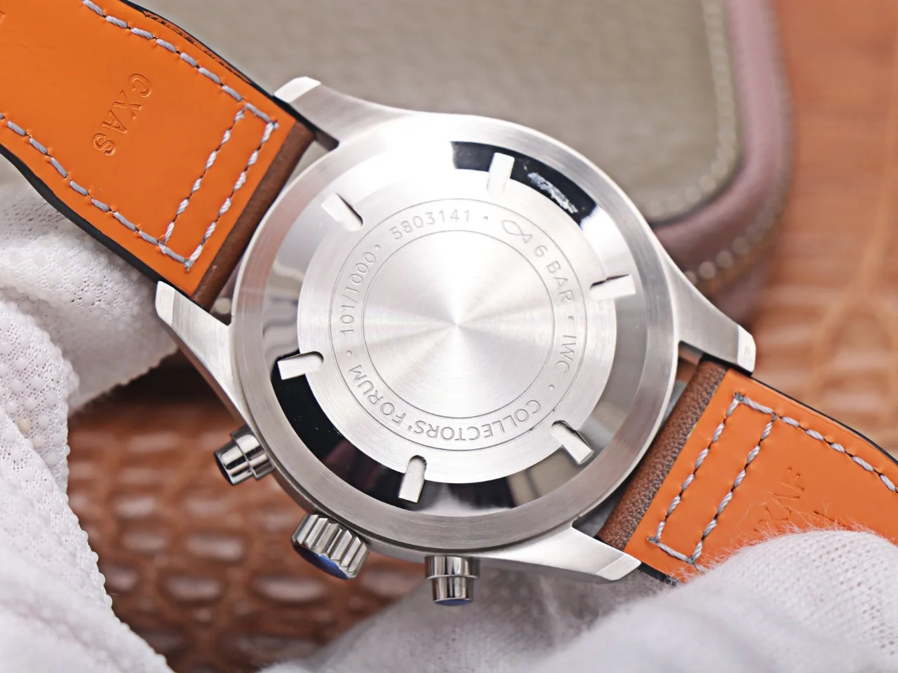 Watch gallery thumbnail 2