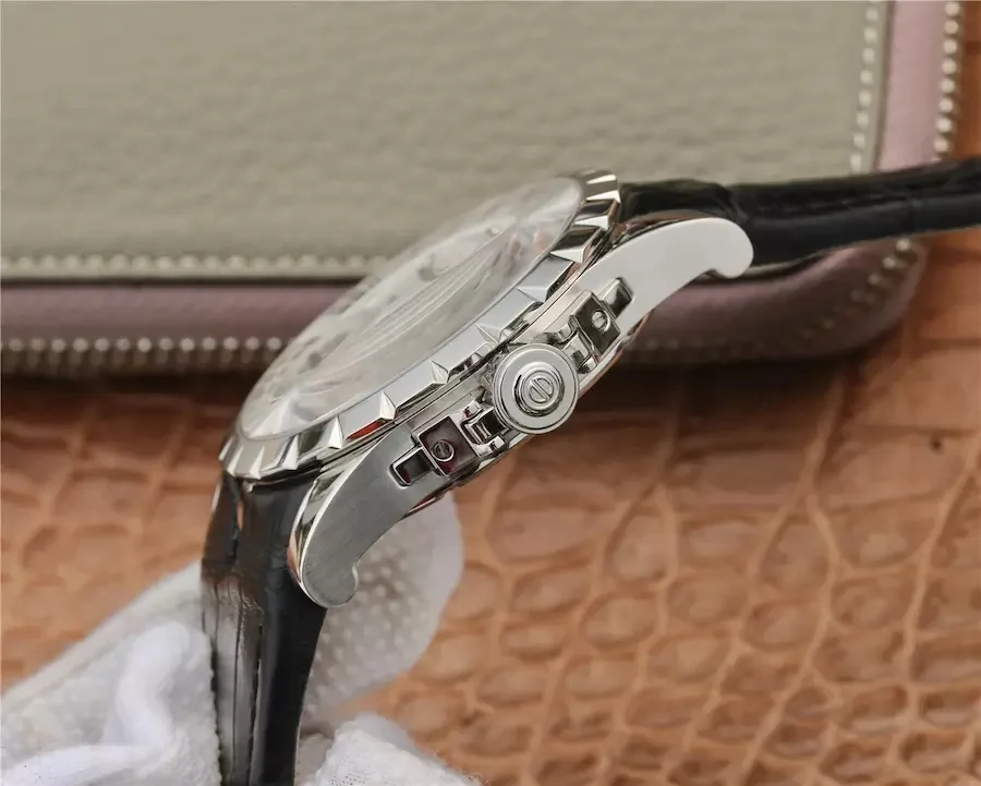 Watch gallery thumbnail 3